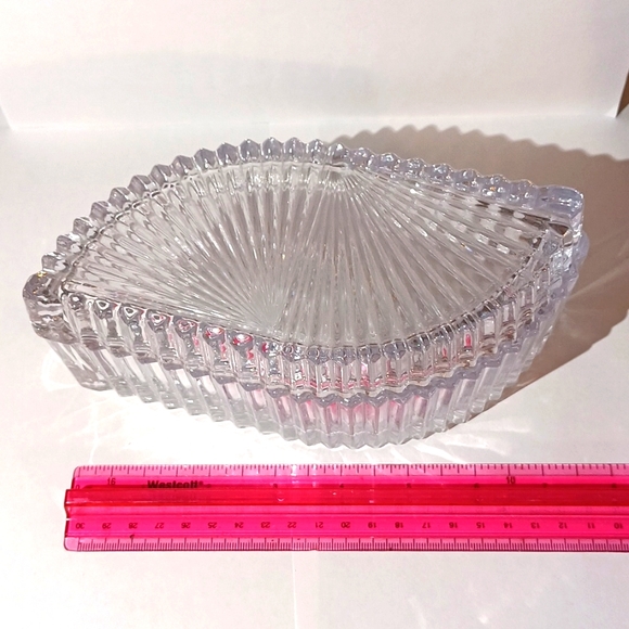 Beautiful glass jewelry or trinket container - Picture 1 of 5